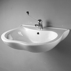 lavabo-ergonomico-con-appoggia-gomiti-in
