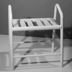 sgabello-con-doghe-di-nylon-e-maniglie-incorporata
